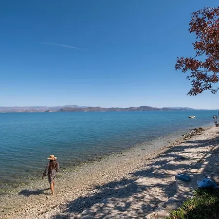 Mit Atemberaubendem Ausblick In Kiveri